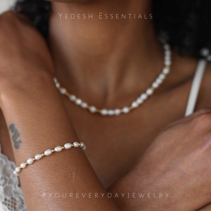 Detailed pearl set