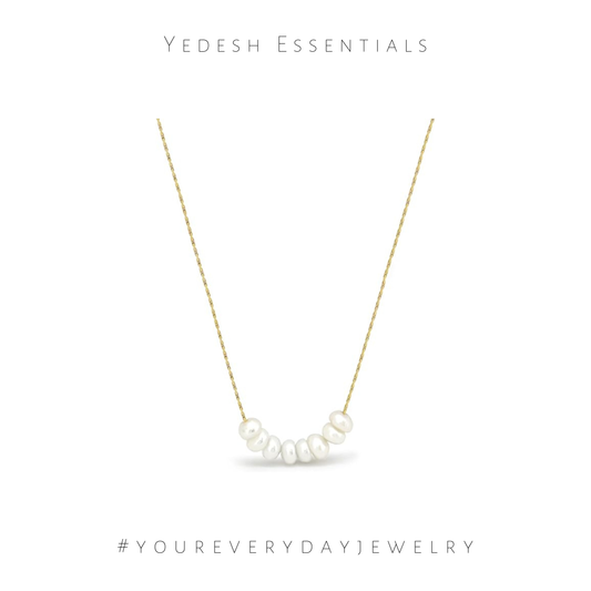 Everyday pearl necklace
